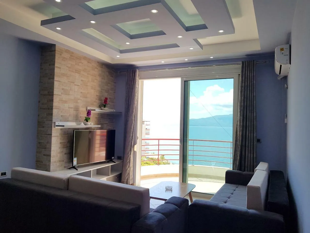 Apartment Of Beautiful Dreams Over The Sea Saranda