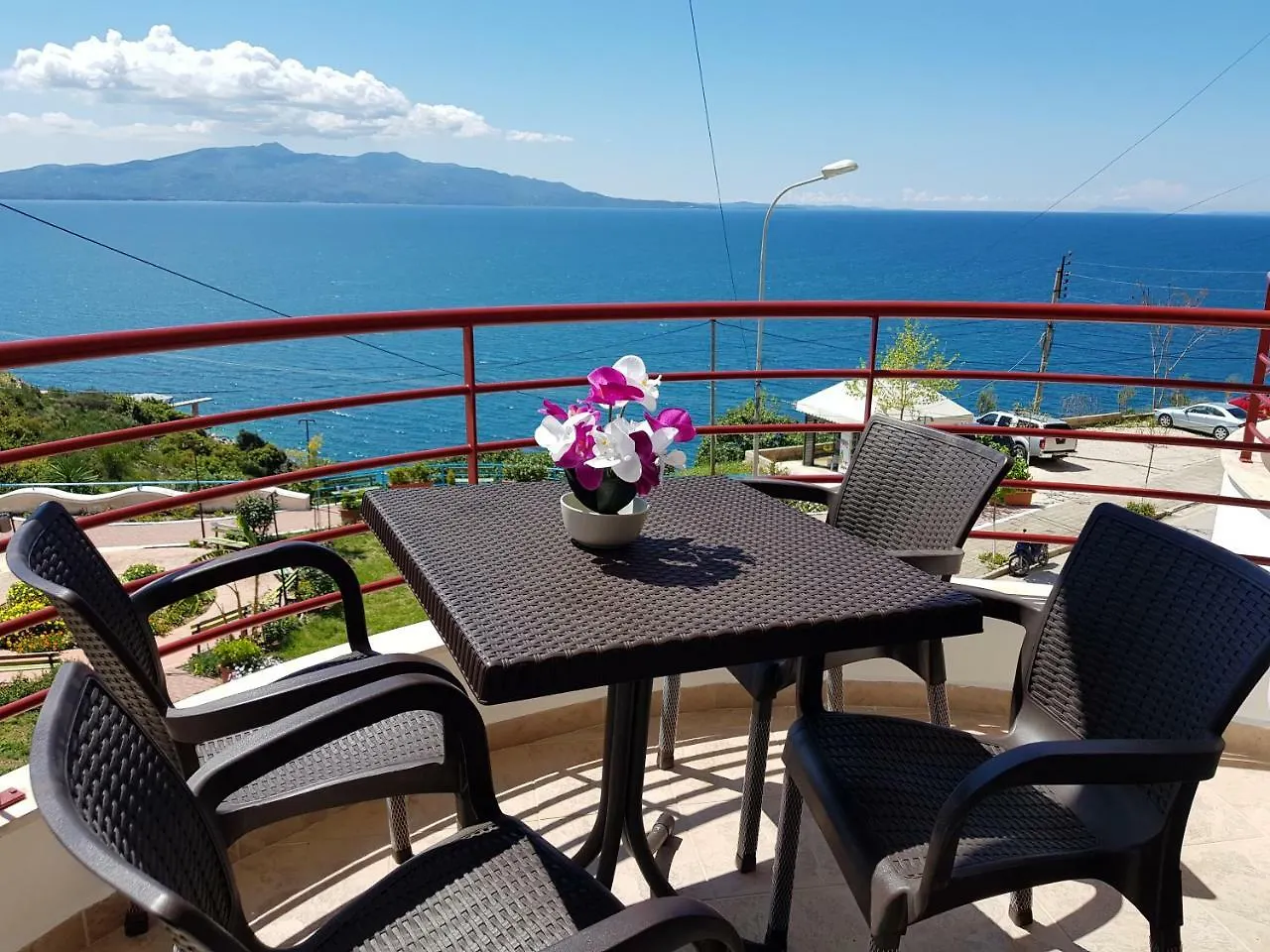 Contacts de Apartment Of Beautiful Dreams Over The Sea